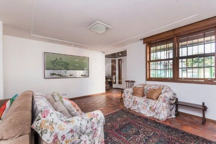 Imagem Casa para Venda - 247m², 4 dormitórios, sendo 1 suites, 5 vagas - Glória