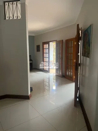 Imagem Casa à venda no bairro Fabrício, em Uberaba - 3 dormitórios, piscina e varanda!