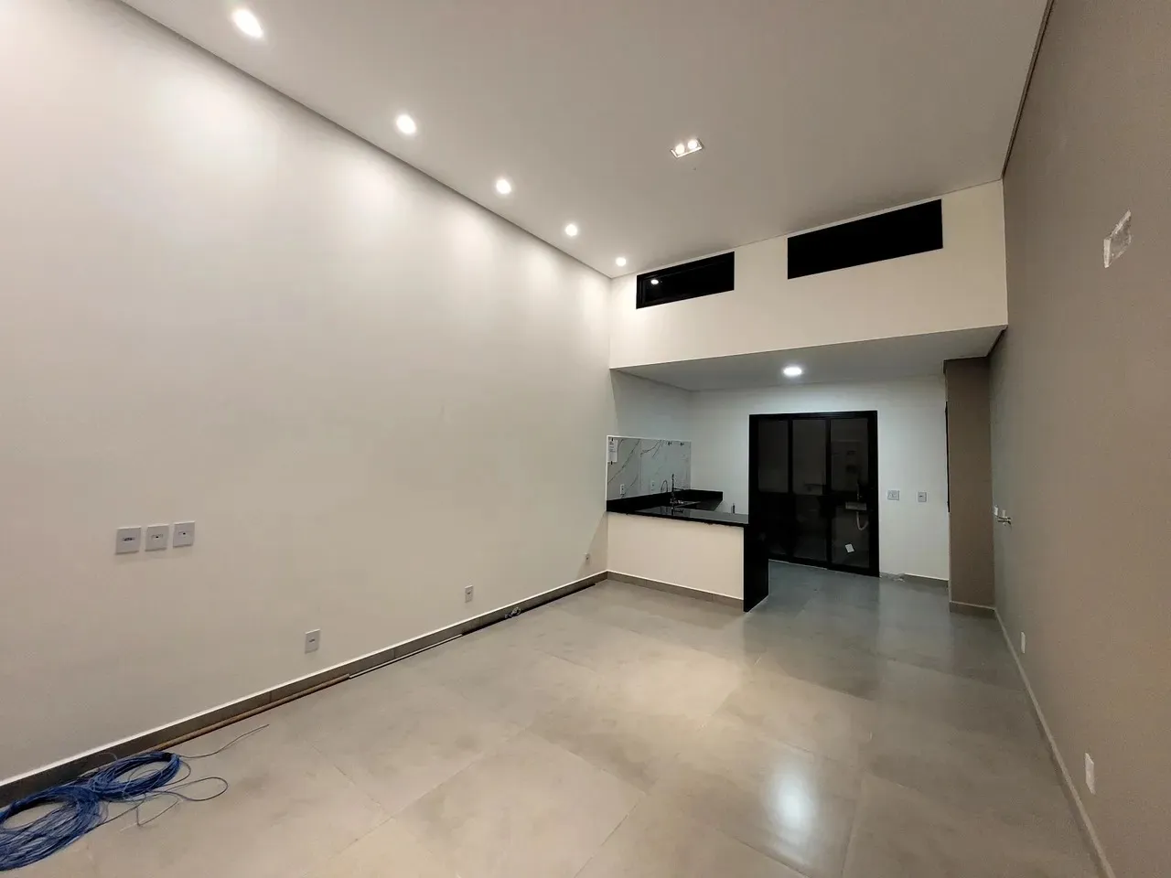 Imagem Casa em Condomínio de Luxo com 3 Suítes em Cajuru do Sul, Sorocaba-SP: 122m², 3 Quartos, 1 Sala e 2 Vagas de Garagem!