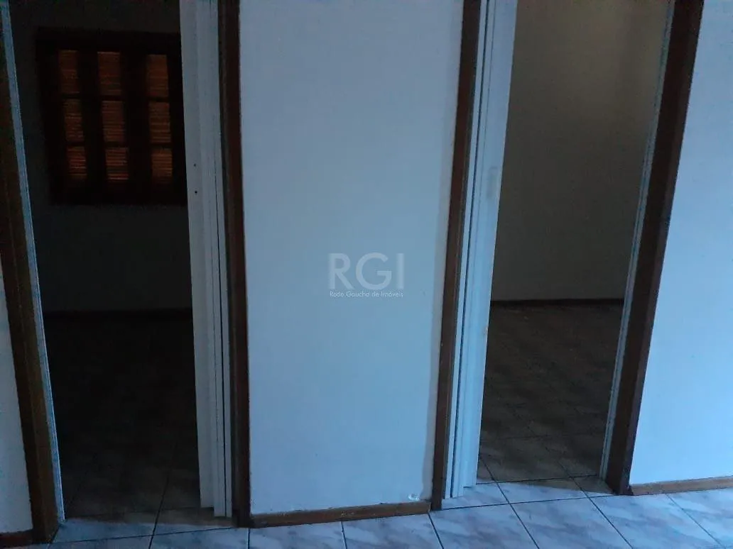 Imagem Casa para Venda - 80m², 2 dormitórios, 3 vagas - Belém Novo