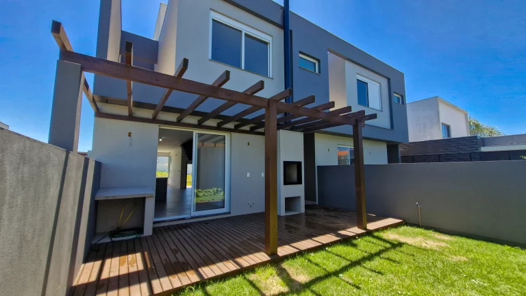 Imagem Imóvel de Luxo: Casa 3 Quartos com 146m² no Bairro Ferraz, Garopaba-SC. Veja Agora!