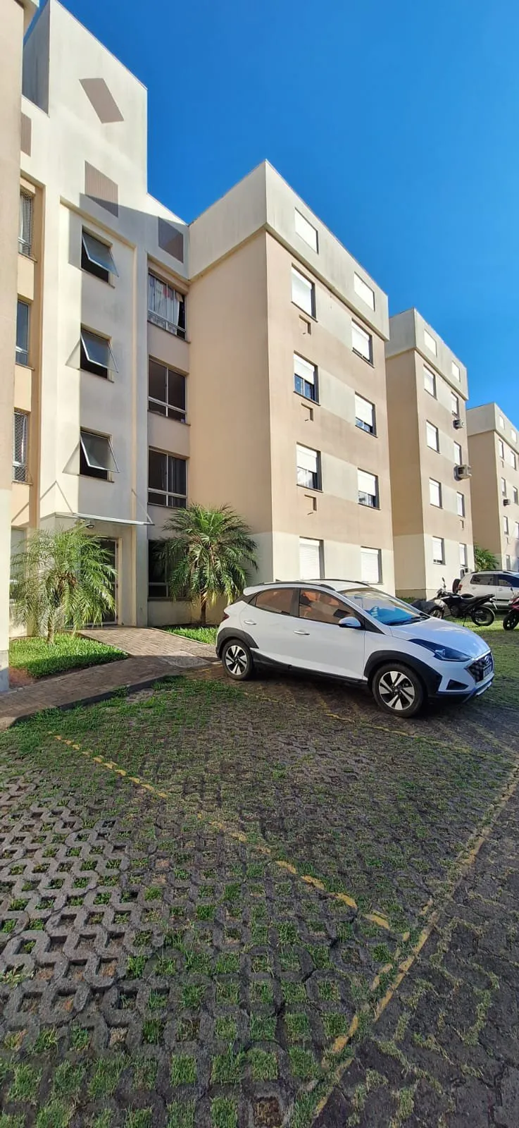 Imagem Apartamento Semimobiliado em Porto Alegre, Agronomia - Oportunidade de Venda