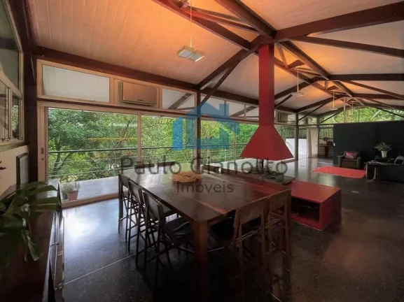 Imagem Casa à venda em condomínio autoral na Granja Viana