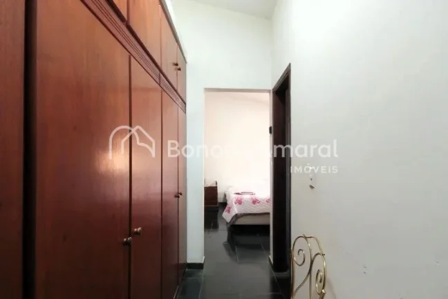 Imagem Imóvel amplo à venda com 4 quartos, sendo 3 suítes, e 5 banheiros no total. Este imóvel está be...
