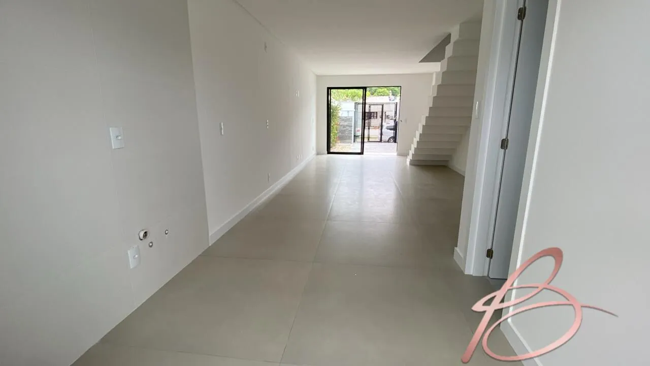 Imagem Sobrado com 2 suítes no Centro de Bombinhas/SC