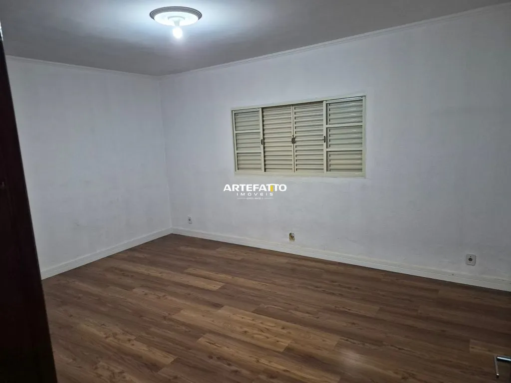 Imagem Sobrado Vila Santa Cruz, 3 dorm. sendo uma suíte com closet e sacada.