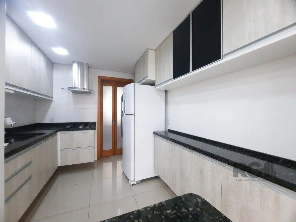 Imagem Vende-se apartamento impecável 2 quartos com suíte, 2 vagas cobertas, próximo da PUCRS - 80m² - Jardim Botânico