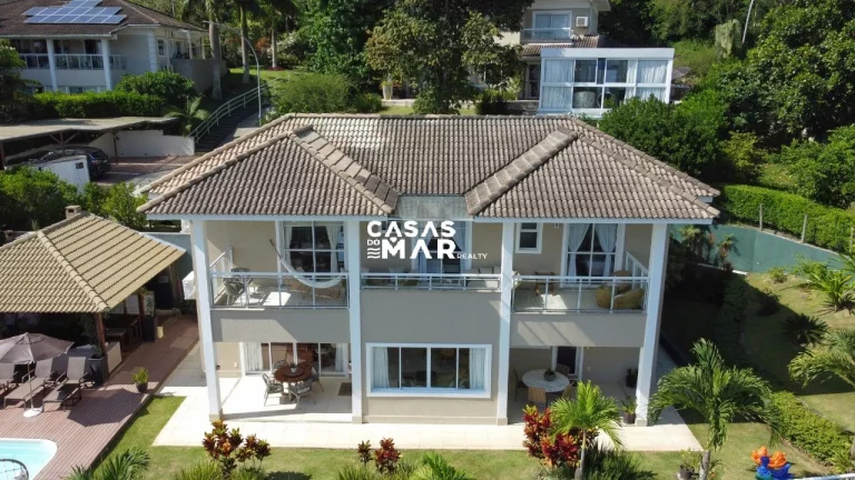 Imagem Casa de Luxo em Condomínio no Recreio dos Bandeirantes - 5 quartos, 5 suítes, 4 salas, 6 banheiros, 5 vagas de garagem - Rio de Janeiro-RJ.