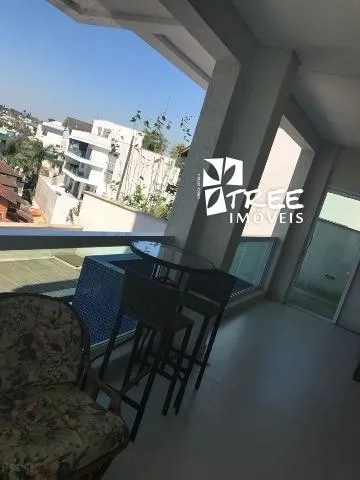 Imagem VENDA DE SOBRADO NO CONDOMÍNIO ARUJÁ V, EM ARUJÁ/SP, 340m² com 3 suítes, suíte master, espaço gourmet, sacadas, piscina, ofurô e 2 vagas. CONSULTE-NOS