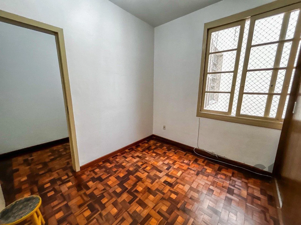 Imagem Apartamento com 3 quartos, 1 suíte, no bairro Rio Branco, Porto Alegre/RS
