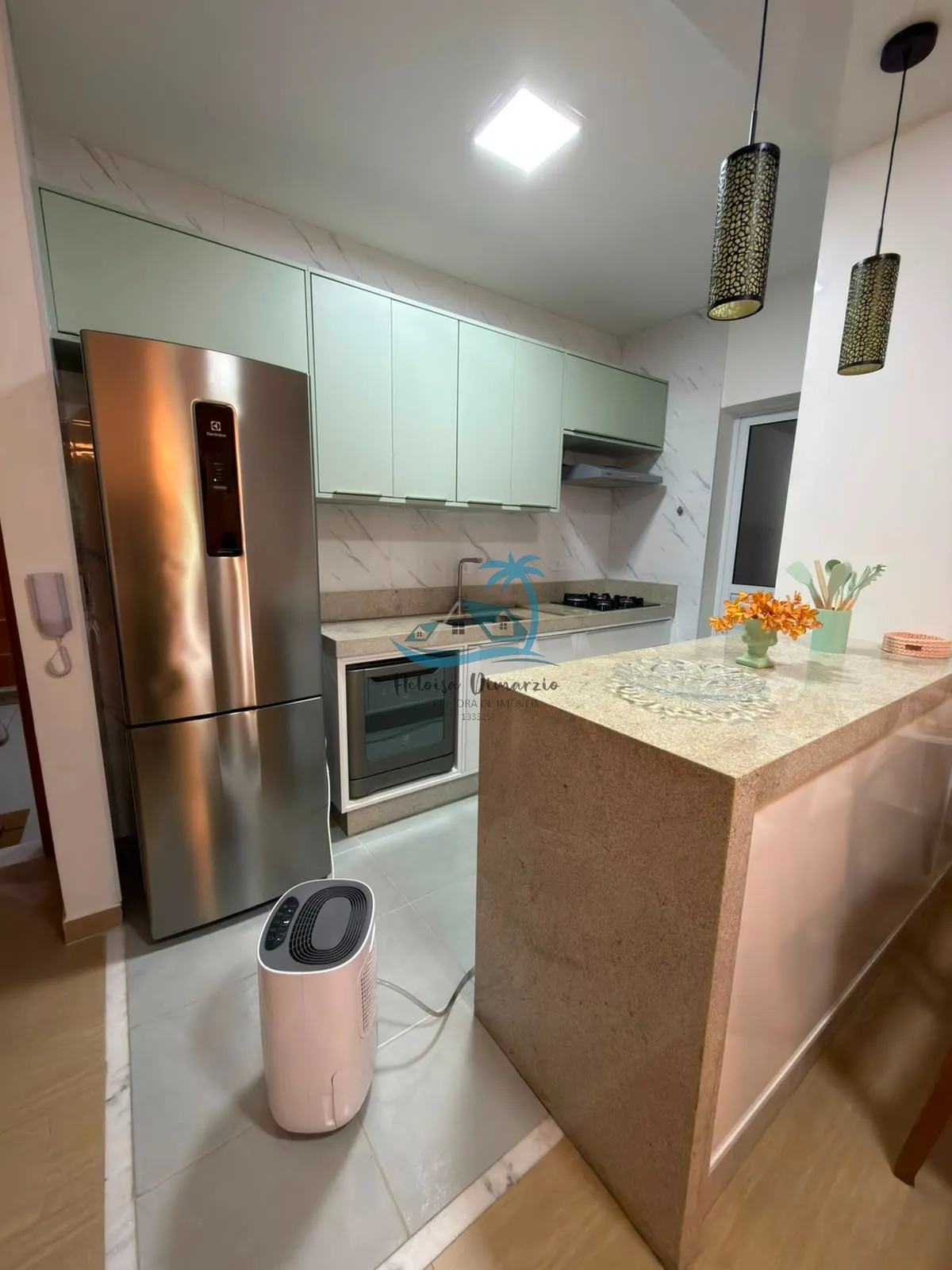 Imagem Excelente apartamento com 2 dormitórios na melhor rua da Praia das Toninhas - Ubatuba 732.000,00.