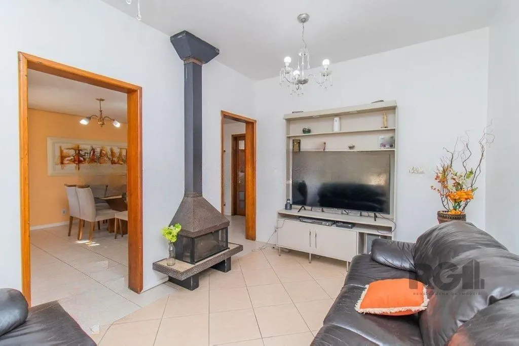 Imagem Casa de 4 dormitórios no bairro Cavalhada