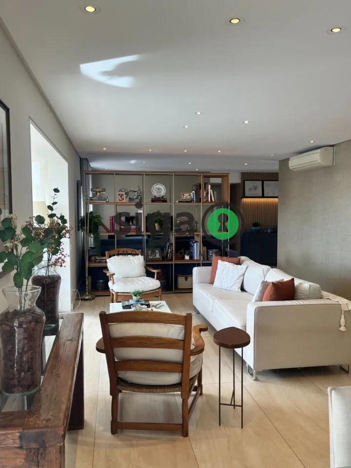 Foto do imóvel Apto à Venda com 200m², 3 suites, 4 vagas, Semi mobiliado, andar alto, no Panamby