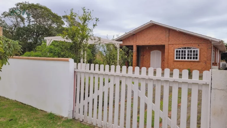 Imagem Casa à Venda em Itapoá - 3 Quartos, 100m da Praia, Oportunidade Imperdível!