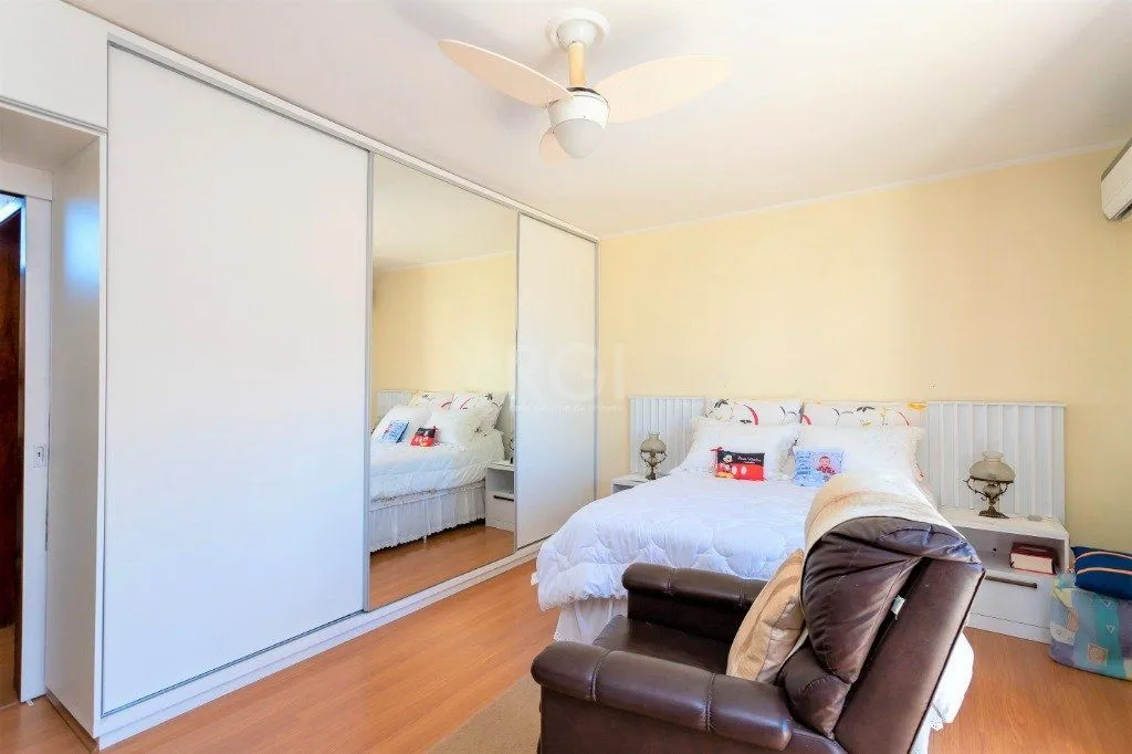 Imagem Casa para Venda - 228m², 4 dormitórios, sendo 1 suites, 5 vagas - Teresópolis