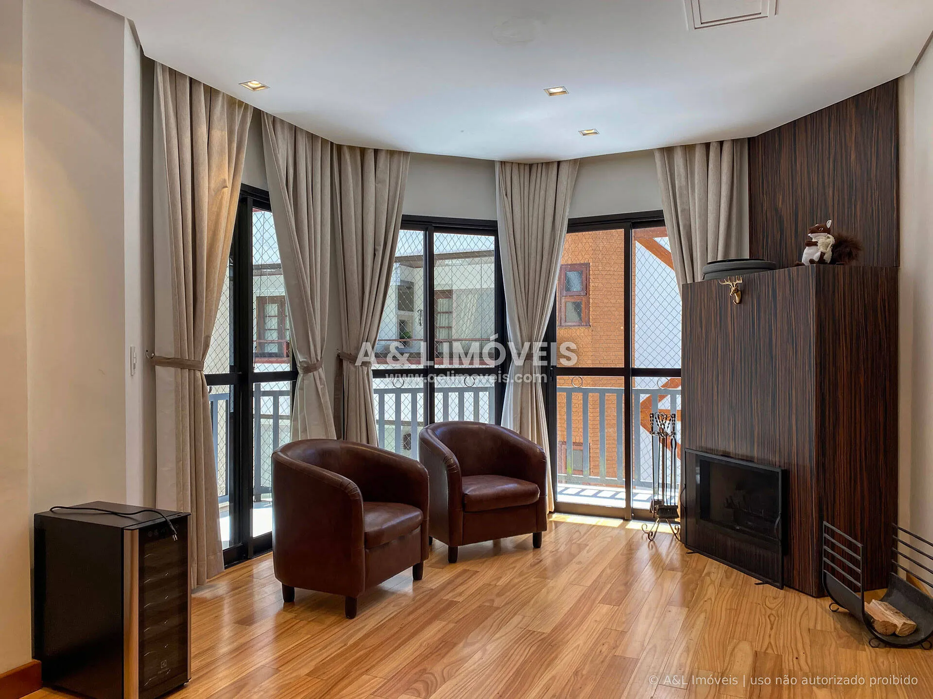 Imagem Cobertura Duplex Capivari | 294 m², Lareira, 3 Suítes, Mobiliada