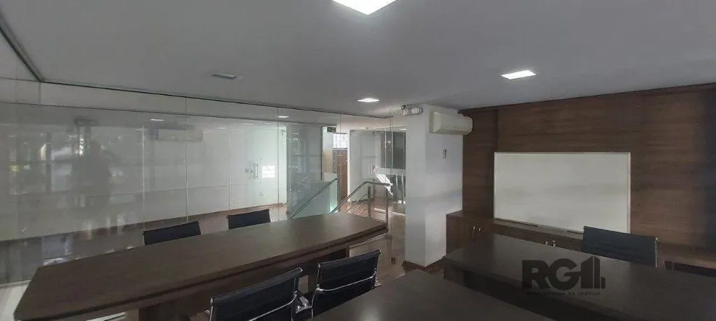 Imagem Loja com 113m² de área privativa no Bairro Três Figueiras