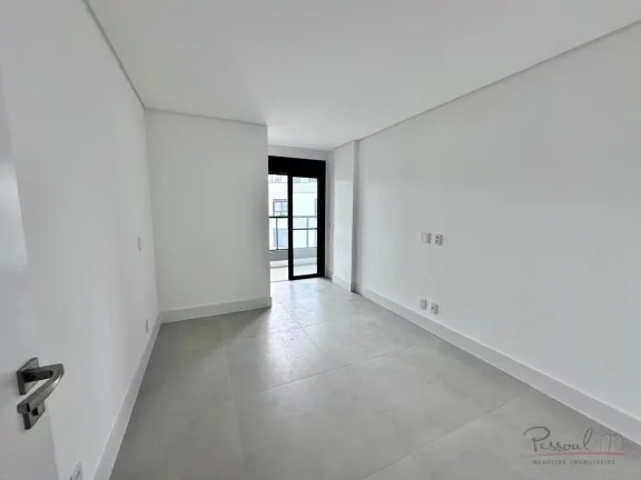 Imagem Apartamento exclusivo à beira-mar, localizado no prestigiado bairro João Paulo, em Florianópolis....