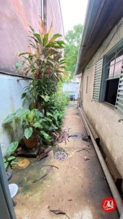Imagem No bairro Rio Branco, casa em terreno de 165 m².