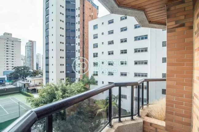 Imagem Oportunidade em Moema Pássaros, pertinho do parque e fora de rota. Excelente apartamento com 183m²...