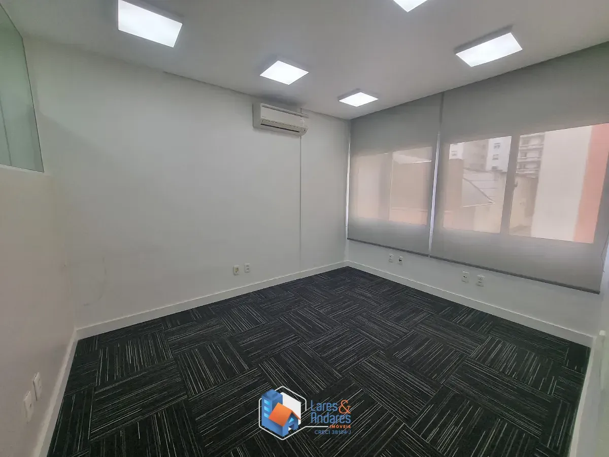 Imagem Conjunto comercial para venda em Cerqueira César, 108m²
