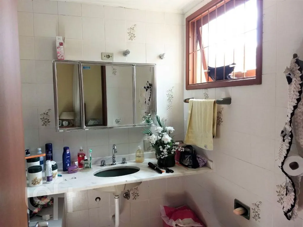 Imagem Casa 4 dormitórios à venda no Bairro Vila Jardim - Porto Alegre