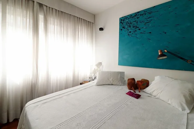 Imagem Apartamento 236 M², 1 por andar, hall fechado, 2Q, 2 Suítes, 3 banheiros, 2 vagas, ar split, lareira, próximo ao metrô, janela antirruído.