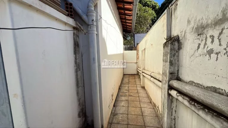 Imagem Casa para alugar no bairro Irmãos Soares, em Uberaba - 4 dormitórios e área de lazer!