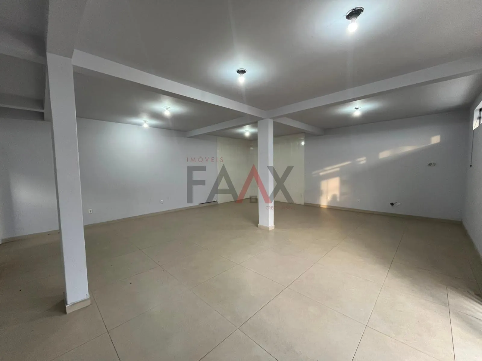 Imagem Sala Comercial 65m² na Santa Cruz com Estacionamento Próximo a Faculdades