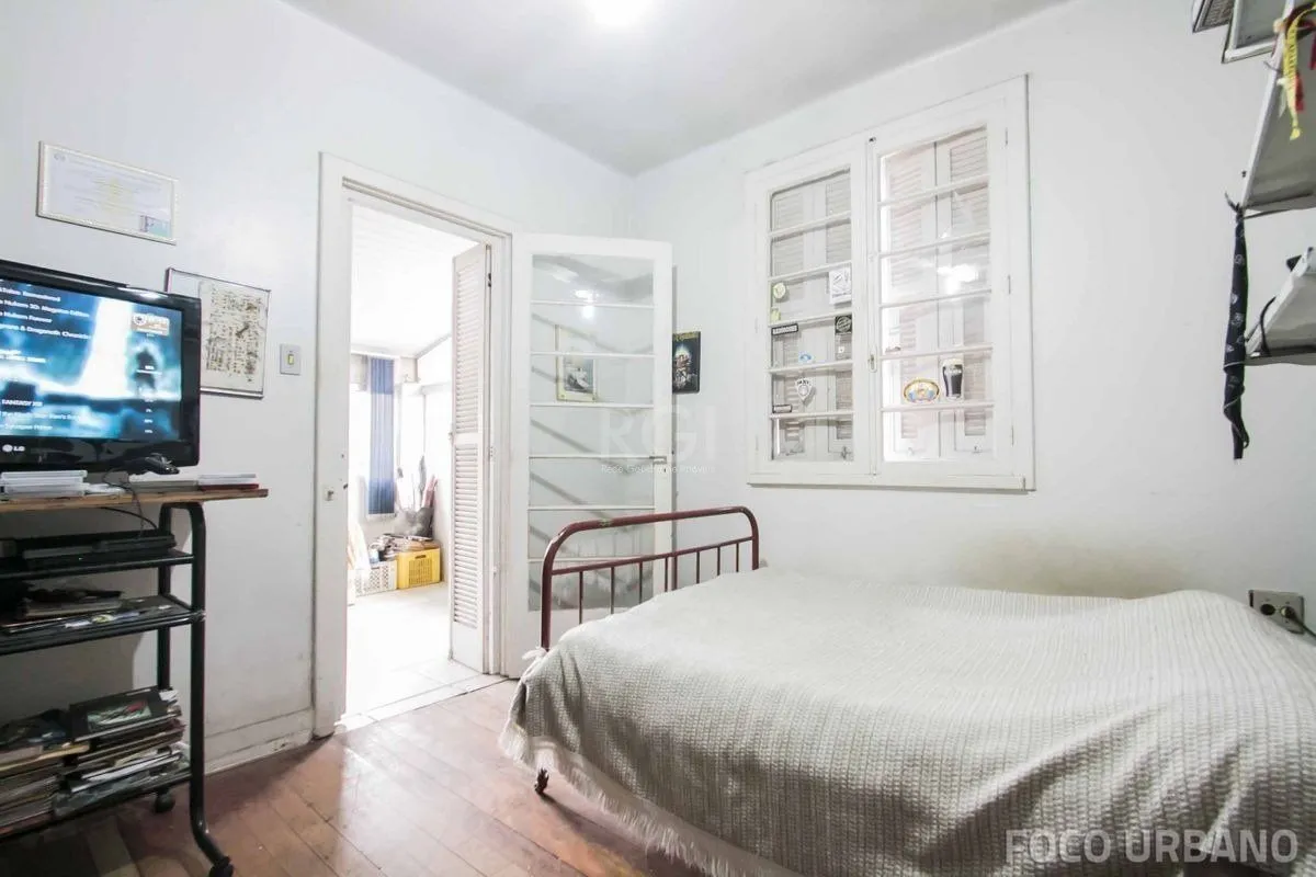 Imagem Casa para Venda - 250m², 4 dormitórios, 2 vagas - Petrópolis