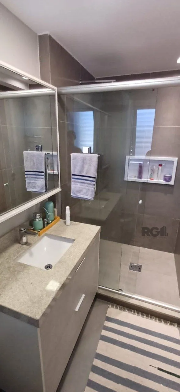 Imagem 2D com suite e infra completa.