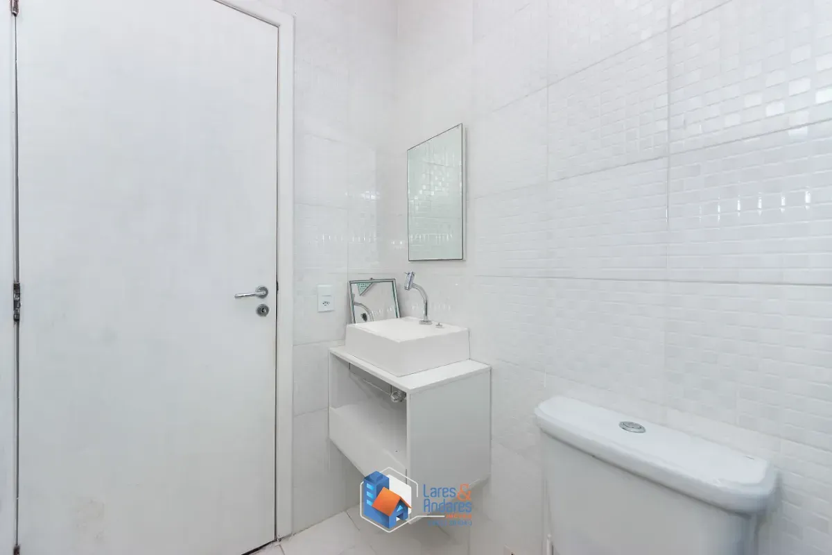 Imagem Sobrado para venda em Vila Zat com 4 quartos, sendo 2 suítes, 300m²
