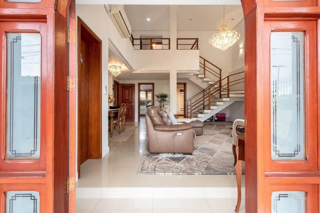 Imagem Casa para Venda - 293.76m², 3 dormitórios, sendo 1 suites, 6 vagas - Guarujá
