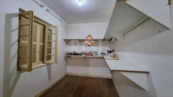 Imagem Casa para Venda - 200m², 2 dormitórios, 1 vaga - Moinhos de Vento