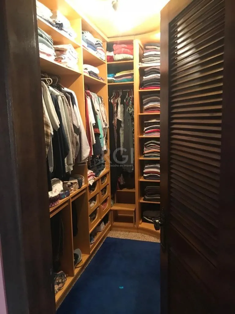 Imagem Casa para Venda - 270m², 4 dormitórios, sendo 1 suites, 5 vagas - Partenon