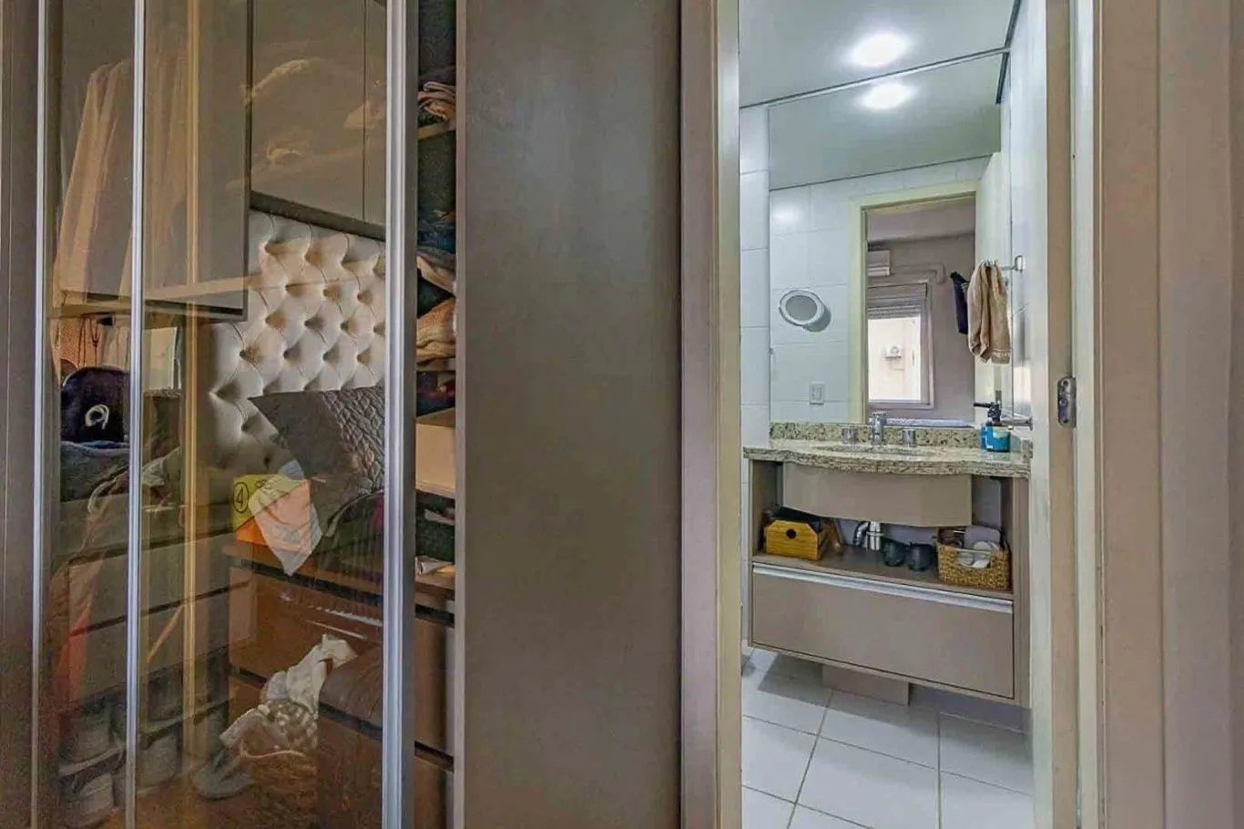 Imagem Vende-se apartamento com 2 quartos (1 suíte), 55m² e 2 vagas - Petrópolis
