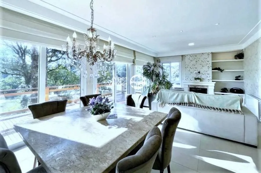 Imagem Vende-se Casa em Condominio com 3 suites a 5 minutos da Rua Coberta