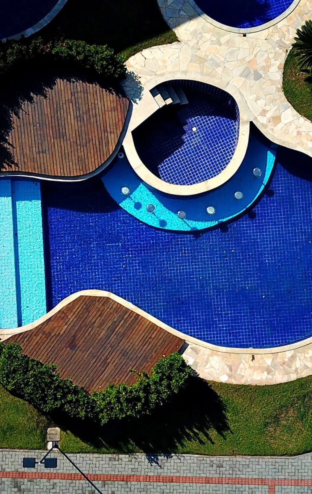 Imagem Terreno à venda com 490m2 por R$ 850.000,00