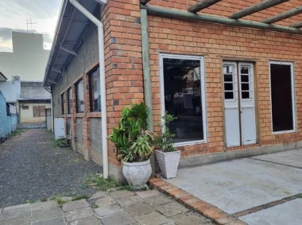 Imagem Terreno com 580,80 m² de área para venda no bairro Auxiliadora em Porto Alegre/RS. Em ótima localização.