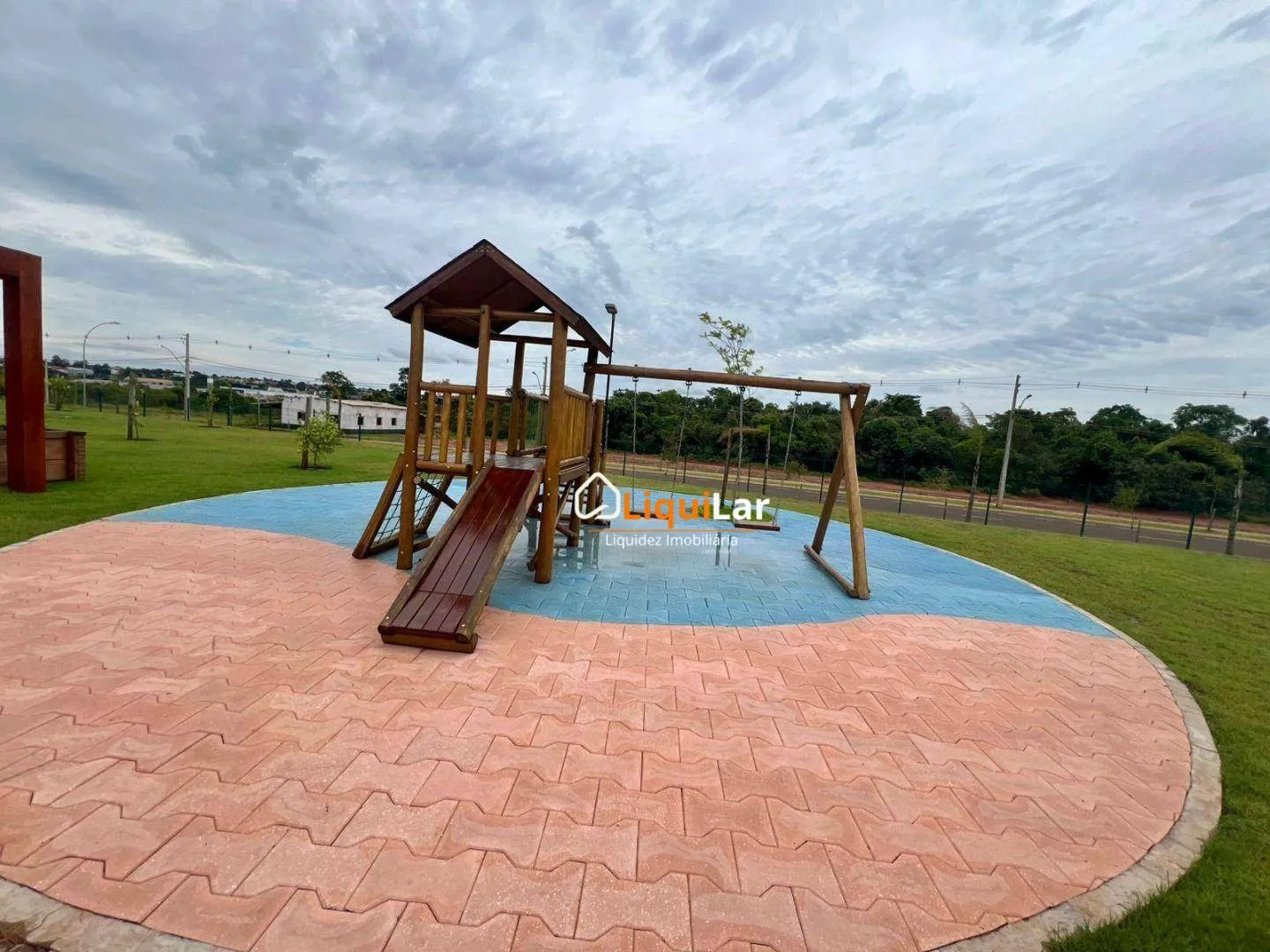 Imagem Terreno à Venda no Terras Alpha com 317 m², Excelente Topografia e Menor Valor do Condomínio