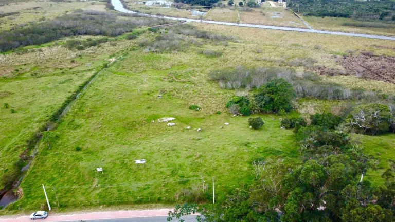 Imagem Oportunidade Única! Terreno à Venda em Garopaba-SC, Bairro Ambrósio - 50.501,62m² de área. Investimento promissor para incorporadoras.