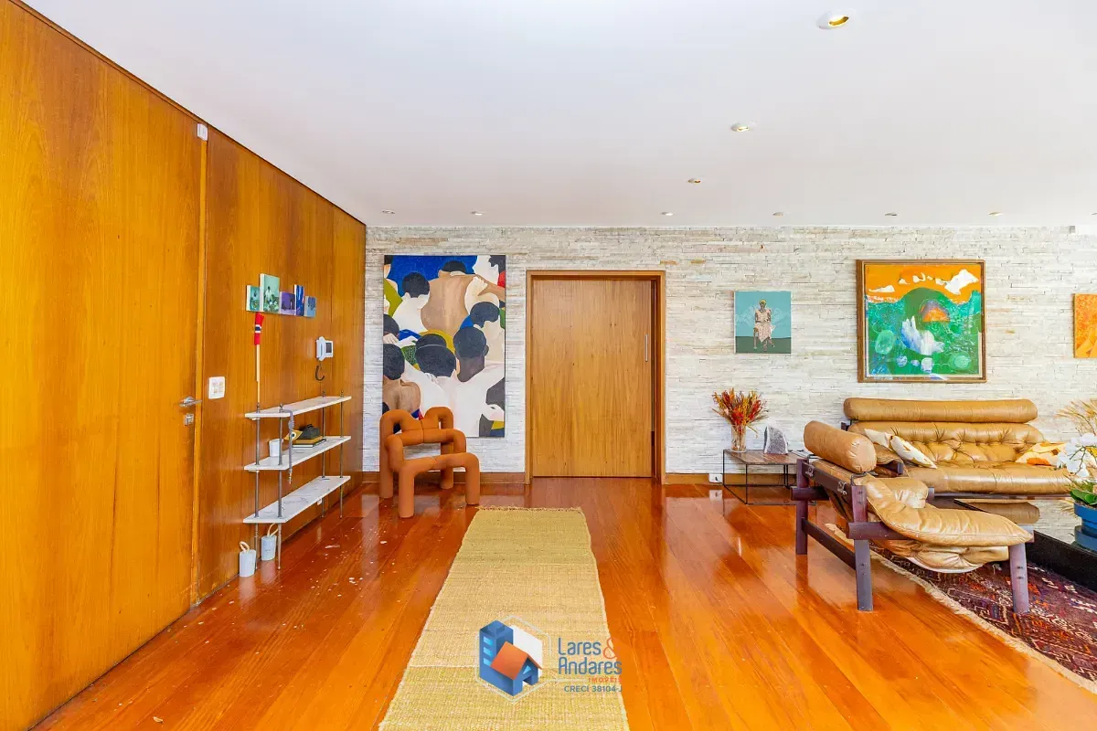Imagem Sobrado para venda em Jardim Luzitânia com 4 quartos, sendo 3 suítes, 546m²