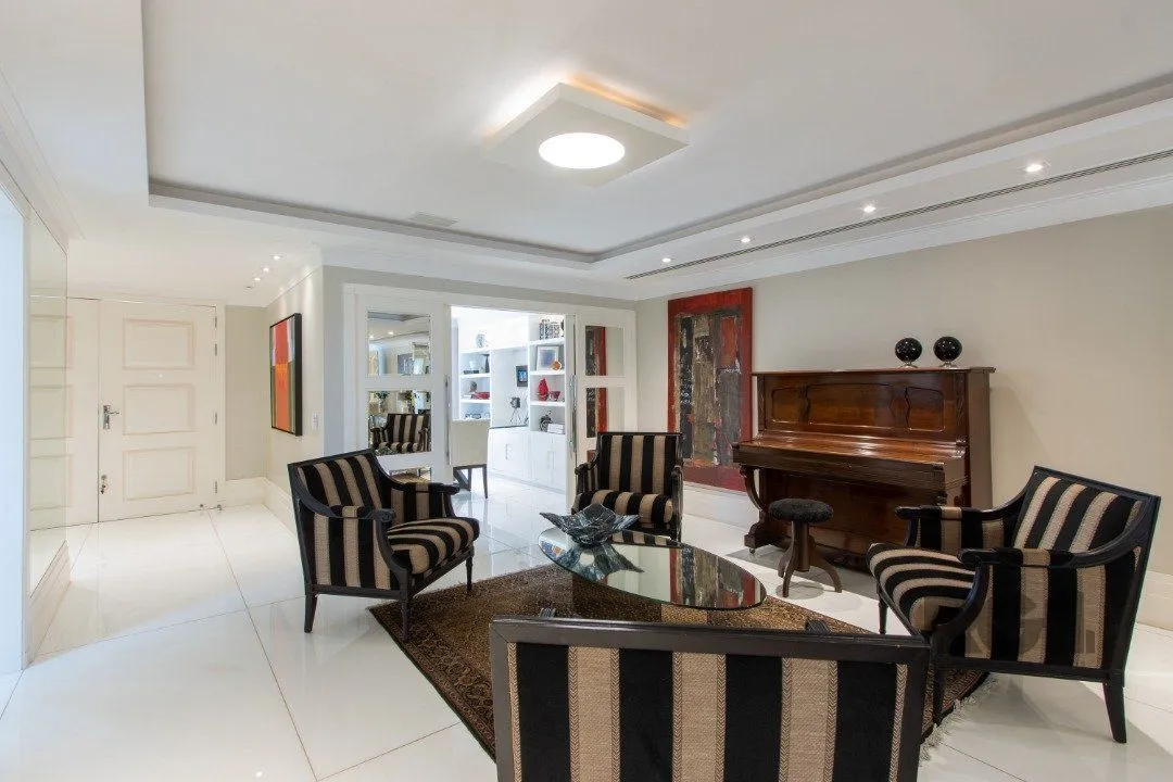 Imagem Casa em condominio, mobiliada com 741m² privativos , com 3 suítes- master