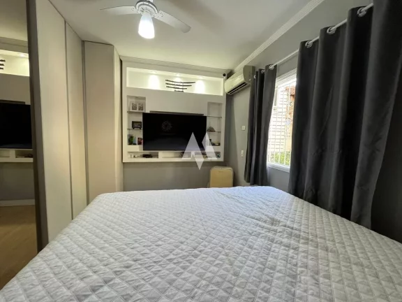 Imagem Casa sobreposta baixa vendida com porteira fechada, com piscina e churrasqueira
