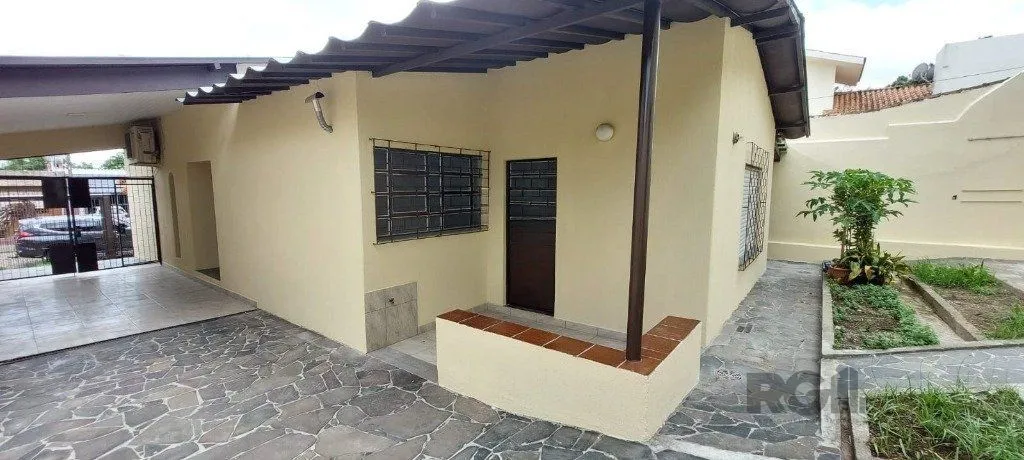 Imagem Casa com 3 dormitórios no bairro Sarandi