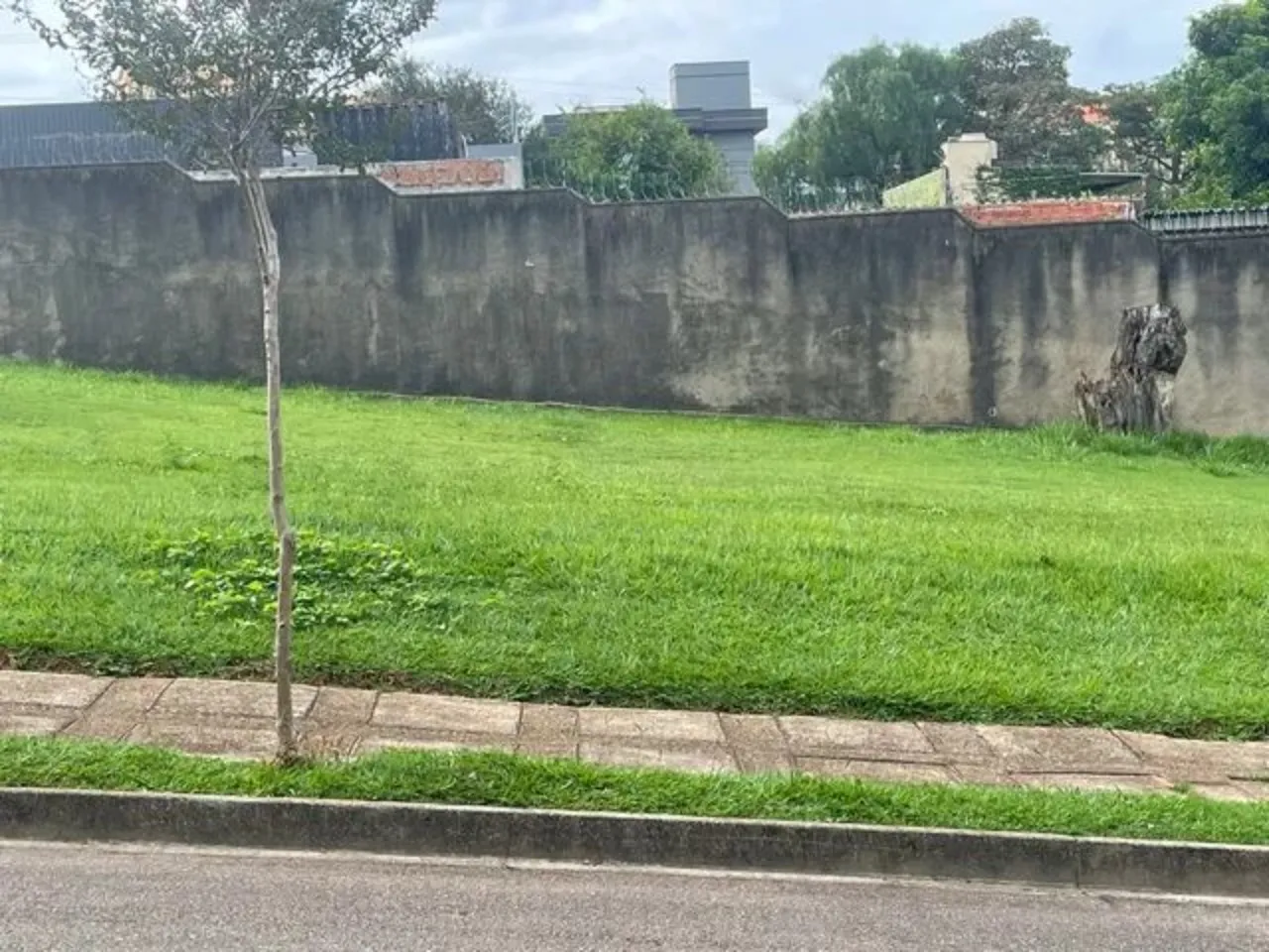Imagem Terreno em Condomínio de Luxo em Sorocaba-SP, Bairro Jardim Eltonville 410m² de Área