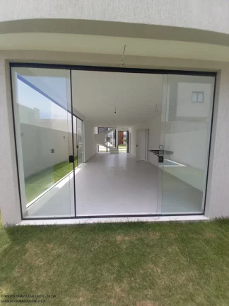 Imagem Casa de luxo em condomínio à venda em Camaçari-BA, Vila de Abrantes: 4 quartos, 4 suítes, 2 salas, 1 banheiro, 3 vagas, 148m².