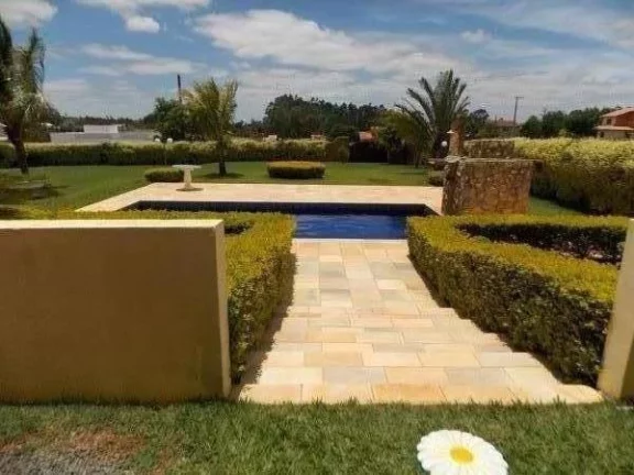 Imagem Belíssima casa térrea a venda no condomínio Ninho Verde I Eco Residence - com 3 dormitórios e piscina