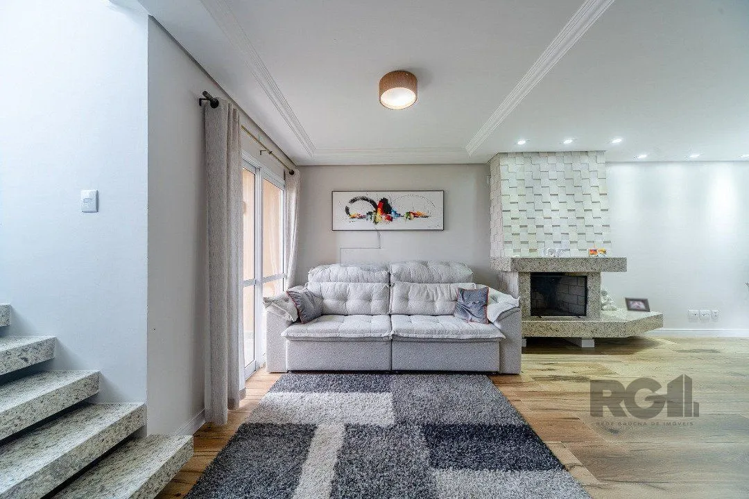 Imagem Casa em condominio com excelente padrão construtivo, possui 3 dormitórios, sendo 1 suíte máster com closet e sacada