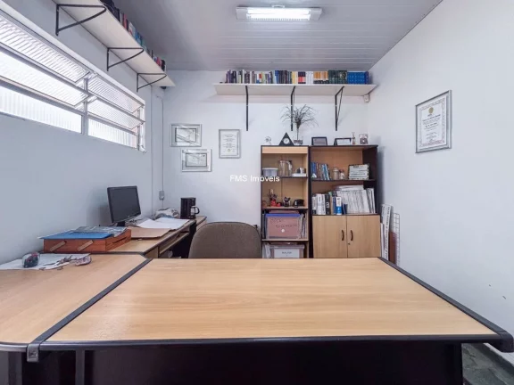 Imagem Excelente Casa Comercial à Venda na Vila Romana, São Paulo-SP: 11 Salas, 4 Banheiros, 196m² de Área!